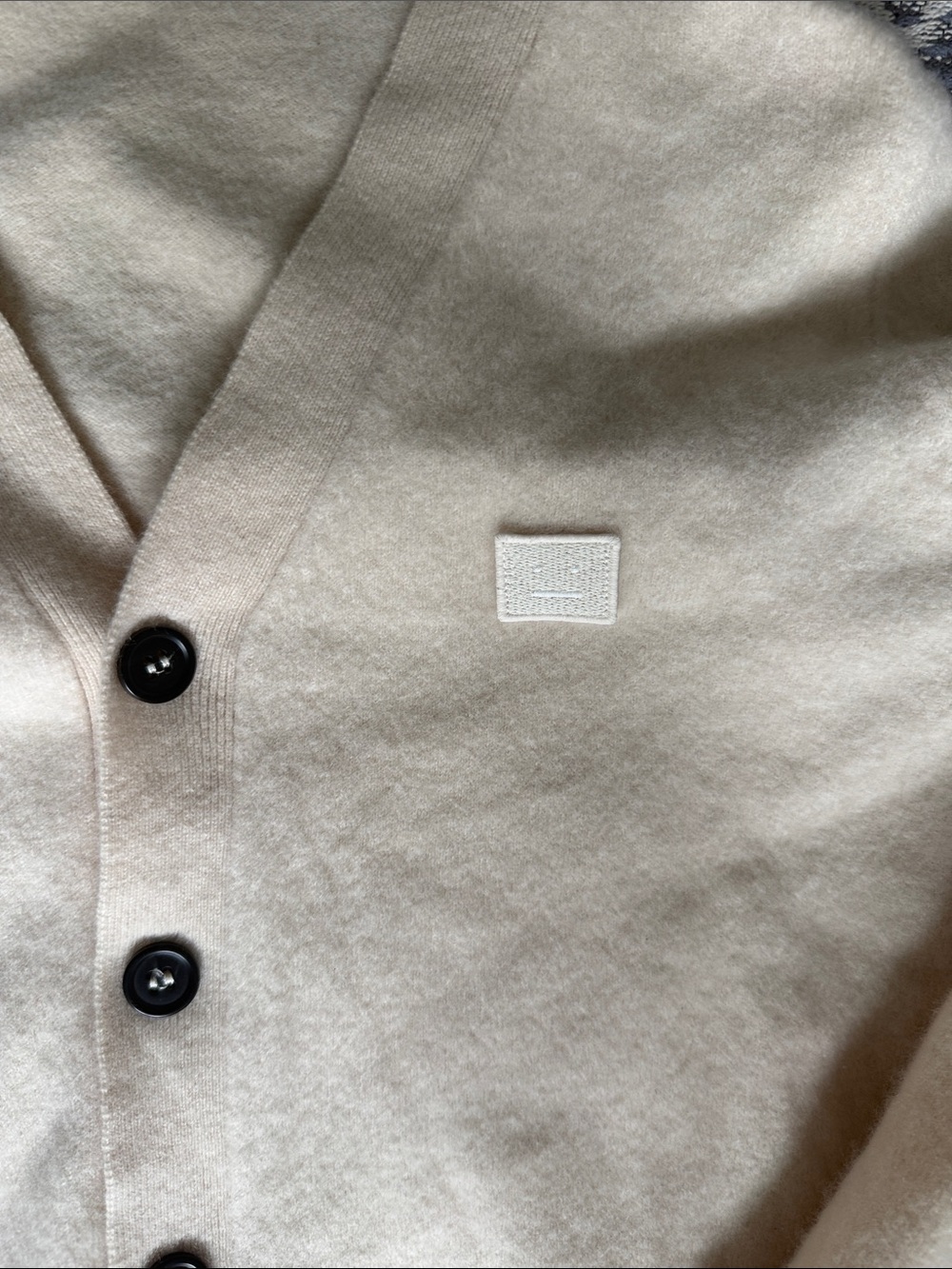 Acne Studios Shrunken Wool Cardigan Appliqué Cream Long Sleeve - Picture 3 of 7